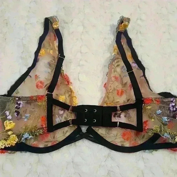 Victoria's Secret Dream Angels Floral Embroidered Unlined Plunge Bra - Picture 3 of 5